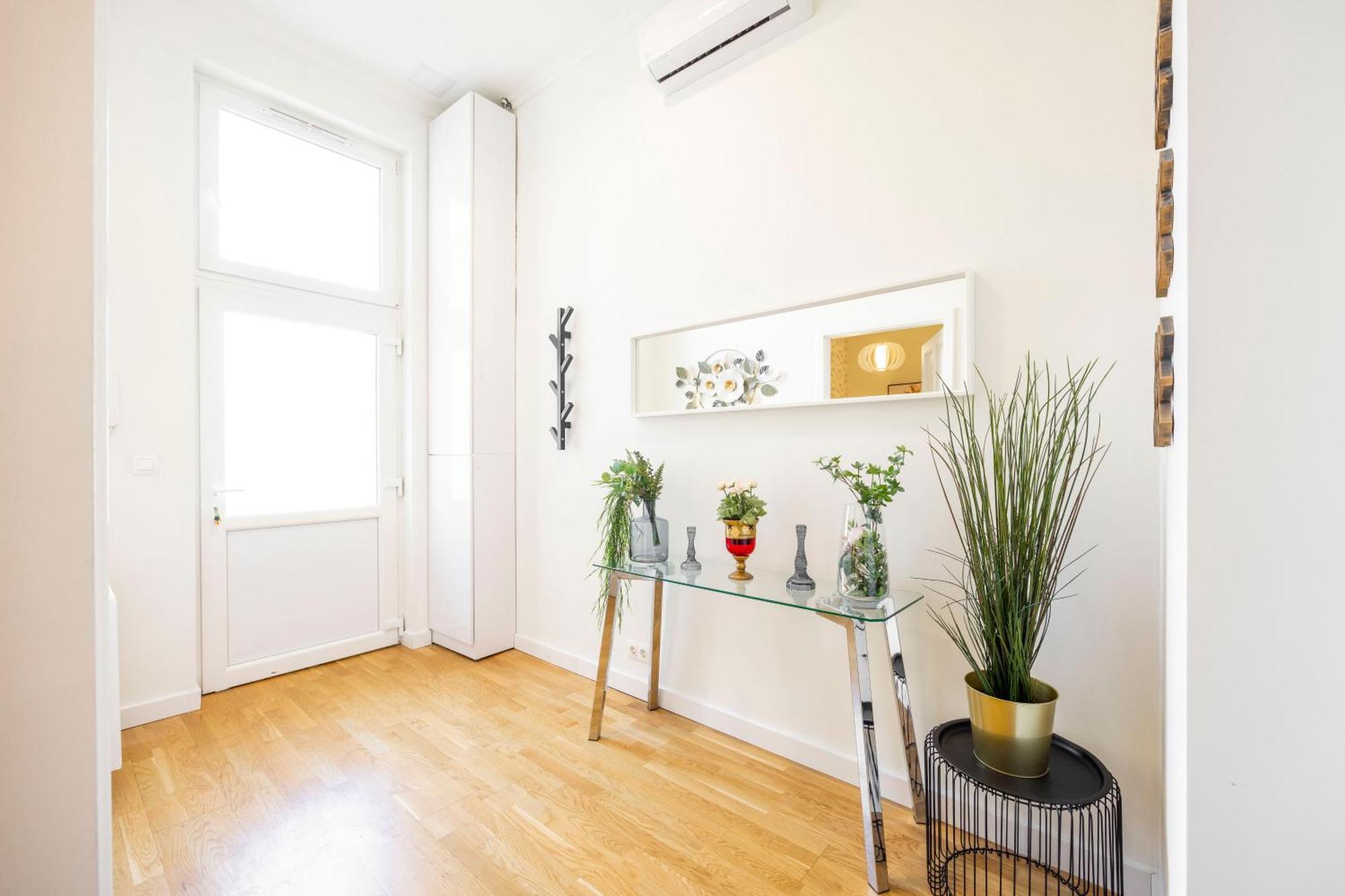 Luxury Quentin Apartment 3 Bedrm, 2 Bathrm Будапеща Екстериор снимка